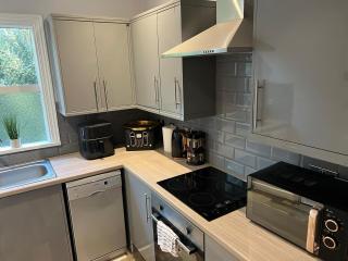 Spacious 7-Bedroom Victorian House - 7