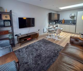 Stylish 2 Bed Apartment Jewellery Quarter - 7