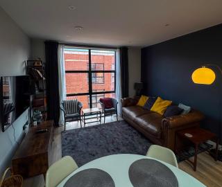 Stylish 2 Bed Apartment Jewellery Quarter - 0