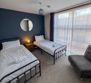 Stylish 2 Bed Apartment Jewellery Quarter - 9