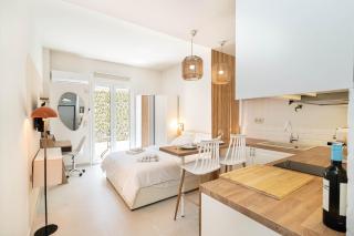 1' to metro 10' to Acropolis cozy studio - 3
