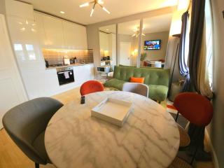Brilliant 3 Bedroom Hyde Park Apartment plus a sofa-bed, Building with Elevator, 1 Flight of stairs only to climb - Londra - 5