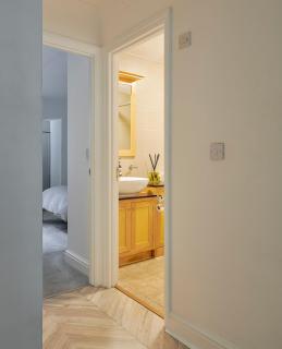 2 Bed Flat Trafalgar Square with Aircon - 2