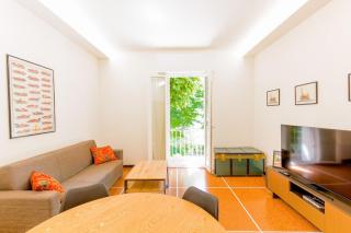 Large Apartment with Balcony - 2 Bedrooms - 7