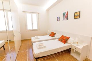 Large Apartment with Balcony - 2 Bedrooms - 3
