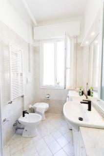 Large Apartment with Balcony - 2 Bedrooms - 2