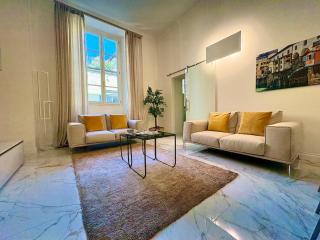 Duomo Luxury Apartment - 9