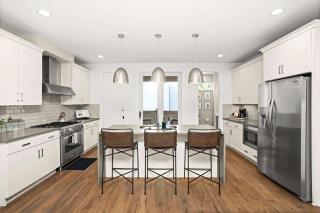 2 Adjacent Gem Great for Big Groups 8th Ave S - 4