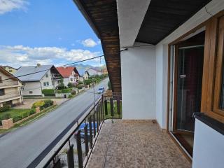 Spacious accommodation by the mountains - 9 beds - 7