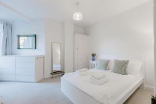 GuestReady - Charming Retreat in Vibrant London - 8