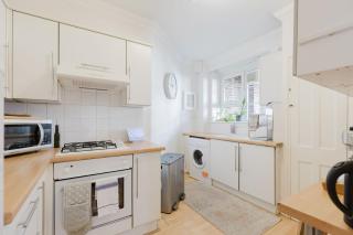 GuestReady - Charming Retreat in Vibrant London - 7