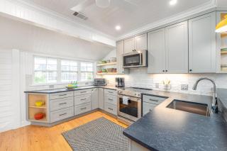 Tenth on Tybee by Tybee Cottages - 1