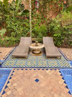 Elegant 2BR, Pool & Gym Access - 5
