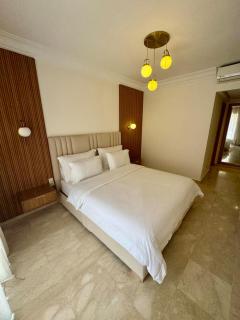Elegant 2BR, Pool & Gym Access - 4
