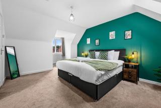 Spacious 4-Bed House, Super King Beds, Drive Parking & Fast WiFi, Near City Centre - 8