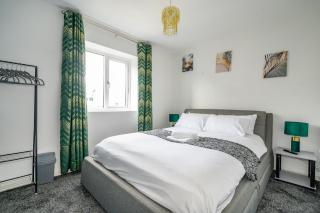 F1TR Luxurious & Comfy Stay - 3