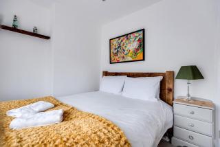Cozy 3br House W Garden & Movie Theater - 5