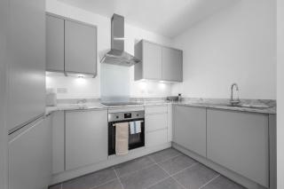 NEW Altrincham Flat, free parking by City SuperHost - 1