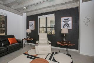 Downtown Modern Industrial Oasis - 9