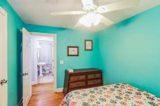 Island Getaway | Fire Pit Patio | 5 mins to Beach - 3