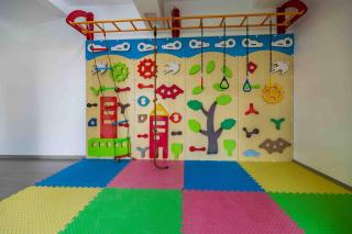 Serene stays apartment with amazing city views, swimming pool, modern equipped gym, private parking space and child play area - 8