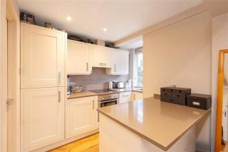 Charming Portobello Apartment - 4