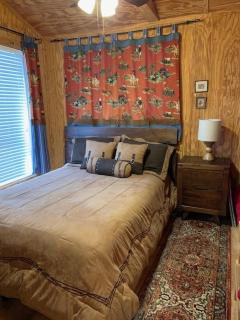Buttercup Guest House - Pool & Hot Tub - Views - 4