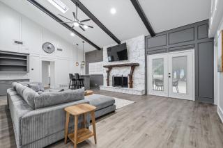 5BD Modern Farmhouse Retreat Sleeps 12 - 4
