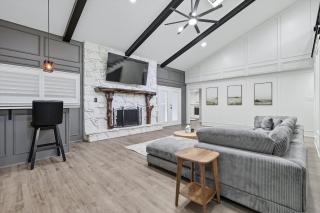 5BD Modern Farmhouse Retreat Sleeps 12 - 2