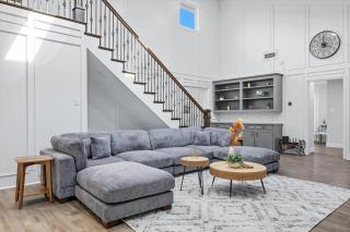 5BD Modern Farmhouse Retreat Sleeps 12 - 1