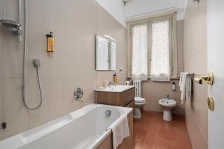 Stylish two-Bedroom apartment near Fiera Milano exhibition area just minutes from Wagner Metro Station Red Line M1 - 7