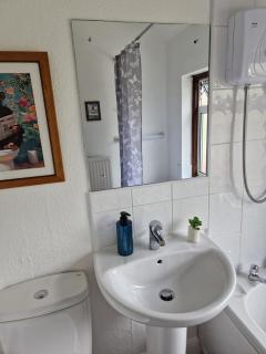 Spacious four bedroom Home with Parking Family Friendly - 8