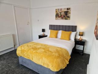 Spacious four bedroom Home with Parking Family Friendly - 7