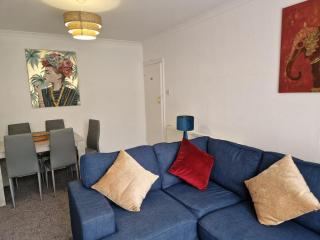 Spacious four bedroom Home with Parking Family Friendly - 1
