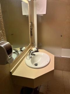 Petit Hotel - 4
