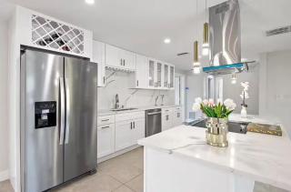 Luxury Coastal Retreat - 1