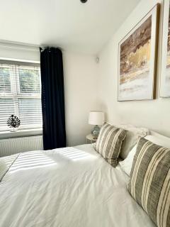 Modern 2 Bed Apartment With Free Parking And Netflix - Dawley - 8