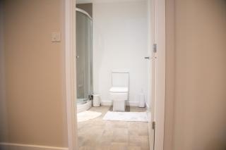 Stylish contemporary 2-Bed Flat - 1
