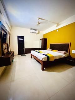 Morjim Pride Hotel with Swimming Pool near Morjim Beach - 2