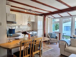 2 bed property in Galmpton BX008 - 9