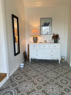 Koselig hus med stor og solrik hage - 1