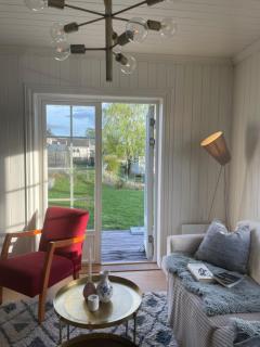 Koselig hus med stor og solrik hage - 9