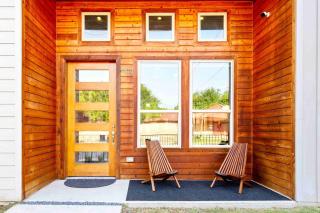 New Swanky Rustic Modern 5 Star Home Near Downtown - 9