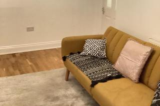 London Heathway Bliss - Spacious 4-Bed House - 8