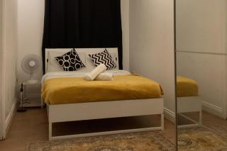 London Heathway Bliss - Spacious 4-Bed House - 7