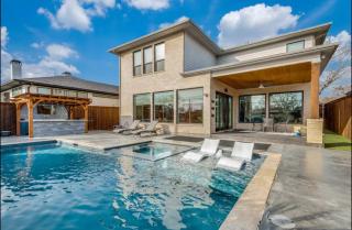 New! The Sunset Villa, Modern Luxury in Dallas - 2