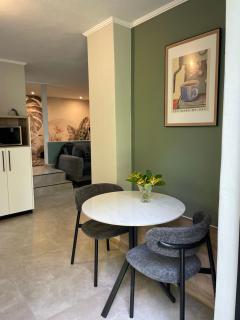 Edward suites ,Apartment 2 - 5