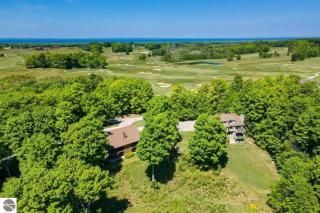 Scenic AGaMing Escape Torch Lake Views and Golf - 9