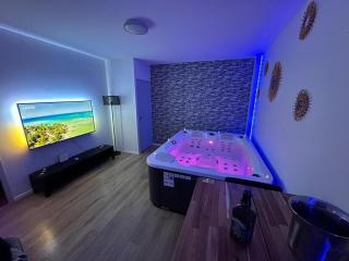 Priv8Spa New Love Room Jacuzzi Privée - 9