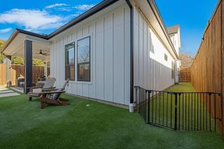 Oak Lawn Prestige! Pool, Spa & Private Concierge - 1